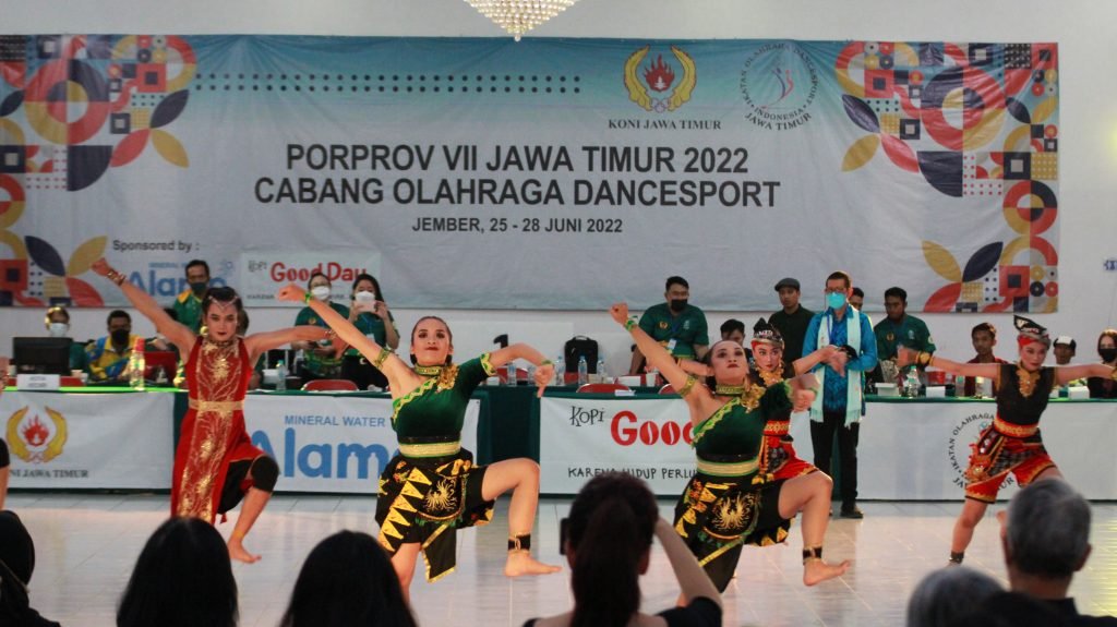 Hari Pertama Cabor Dancesport, Kota Malang Borong Medali