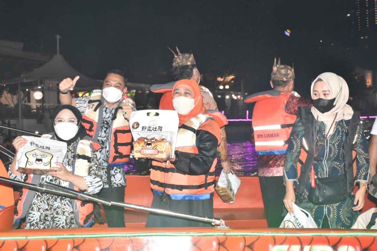 Tingkatkan Sinergi dan Rayakan Hari Jadi Surabaya, Gubernur Khofifah dan Wali Kota Eri Susuri Kalimas