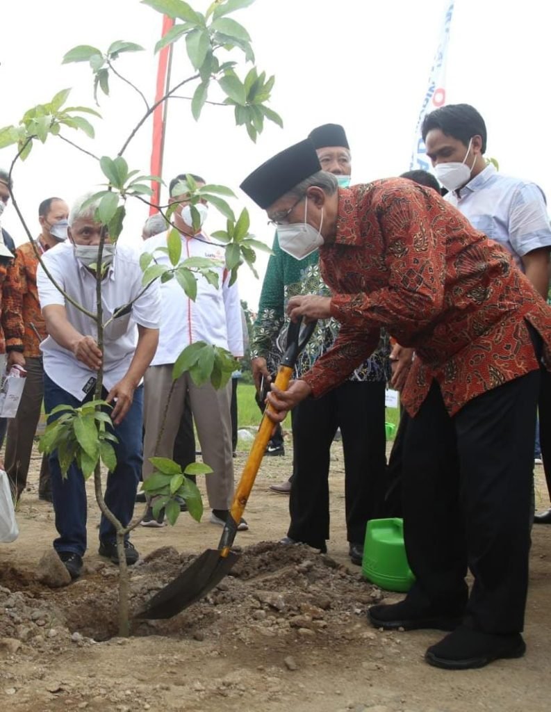 Ketua Umum PP Muhammadiyah Ambil Bagian Aksi Tanam 10 Juta Pohon