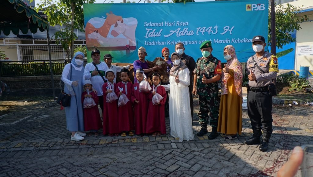 Hadirkan Kebahagiaan untuk Meraih Kebaikan, PJB Salurkan 420 Hewan Qurban