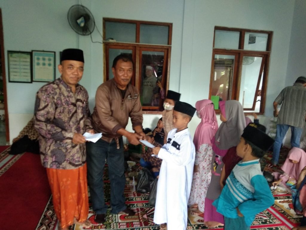 PR Delapan Enam Santuni Anak Yatim dan Kaum Dhuafa, bersama Musholla Miftahul Ulum Lawangan Daya
