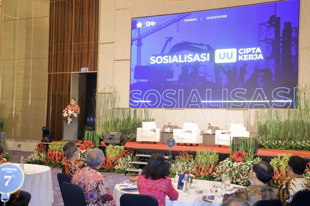 Hadiri Kick Off Sosialisasi UU Cipta Kerja, Sekdaprov Jatim Optimis Tingkatkan Lapangan Kerja dan Investasi di Jatim