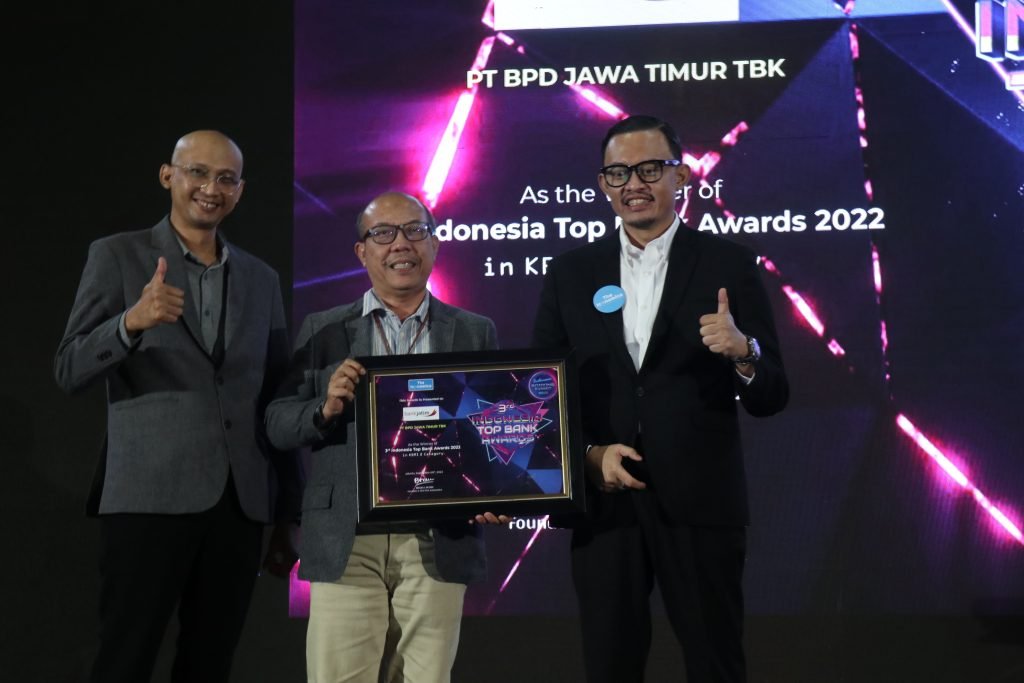 Bank Jatim Raih Top Bank Award Indonesia 2022