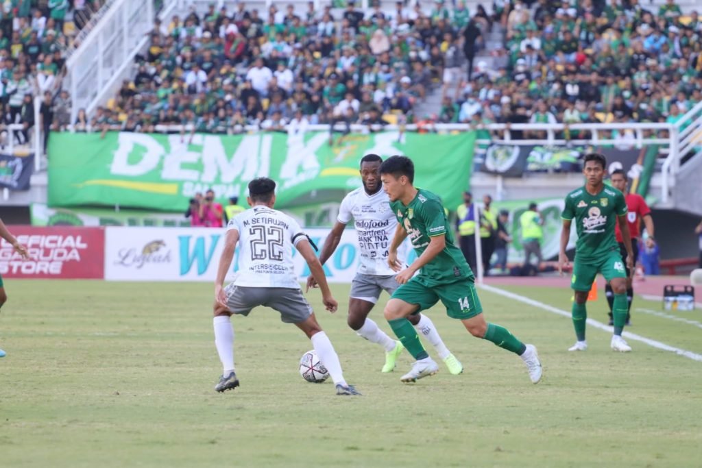 Bali United Bungkam Tuan Rumah Persebaya, Aji Santoso : Pertahanan Bali United Tangguh