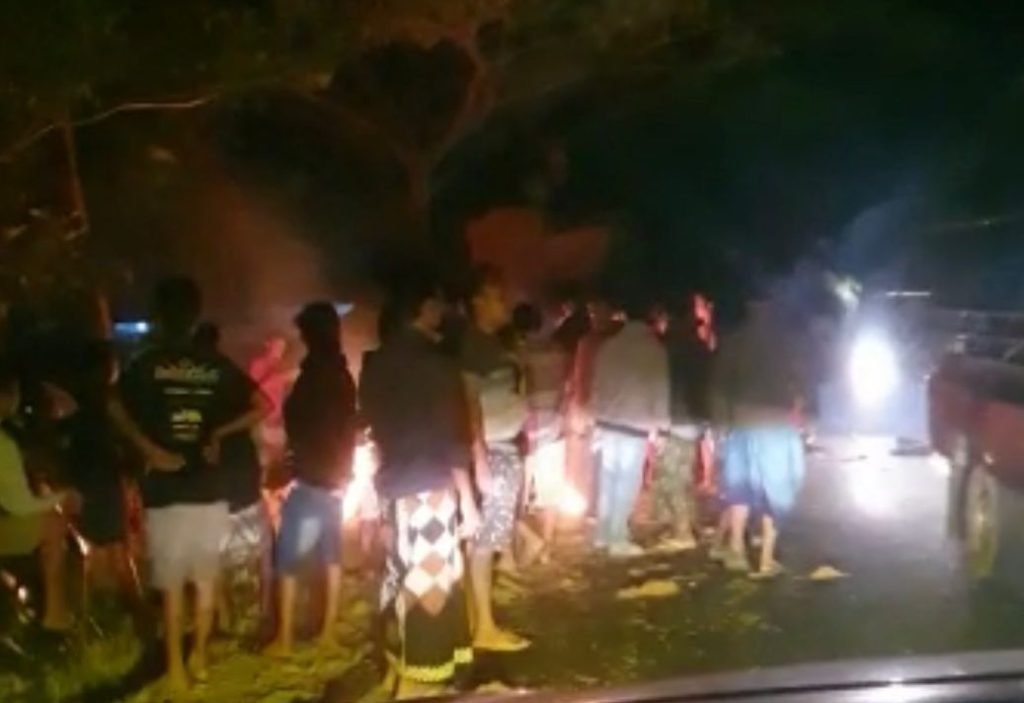 Dua Truck Tembakau Jawa Dibakar Warga Pamekasan