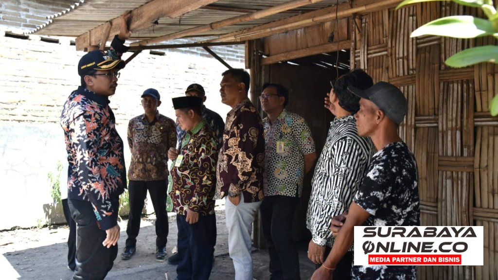 Pemkab Sidoarjo Berkomitmen Tetap mensejahterakan Masyarakat, Gus Muhdlor Tinjau dan Realisasikan Program Bedah Rumah