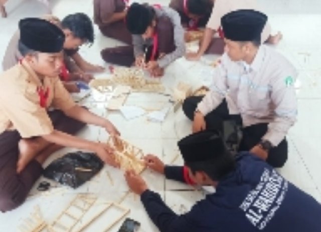Ajang Kreatifitas Siswa Se Madura, SMK Darul Ulum II Al Wahidiyah Ikuti Lomba Rancang Bangun Jembatan