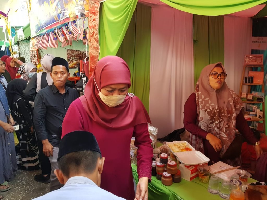 Bertujuan Ingin Hidupkan Ekonomi Kerakyatan, Mubes 2 Asschol Buka Stand Bazar di Komplek Ponpes Syaichona Moh Cholil