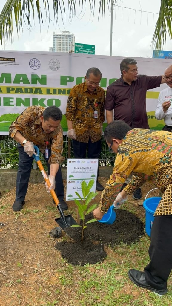 Aksi Tanam 10 Juta Pohon Muhadjir, Warga Gereja Tanam Ribuan Pohon