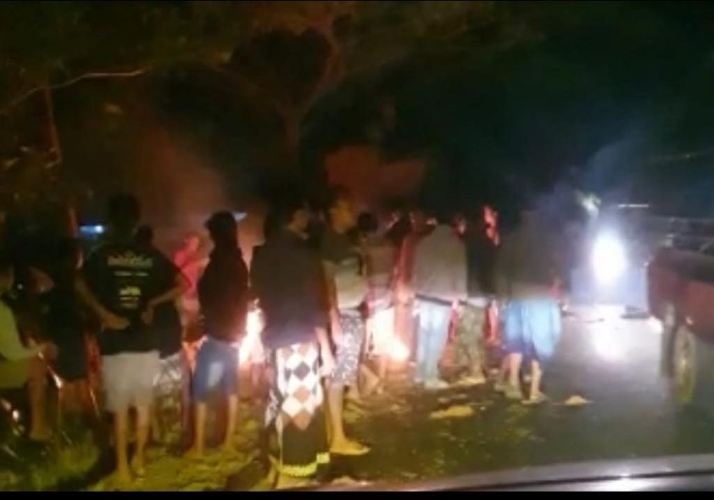 Dua Truck Tembakau Jawa Dibakar Warga Pamekasan