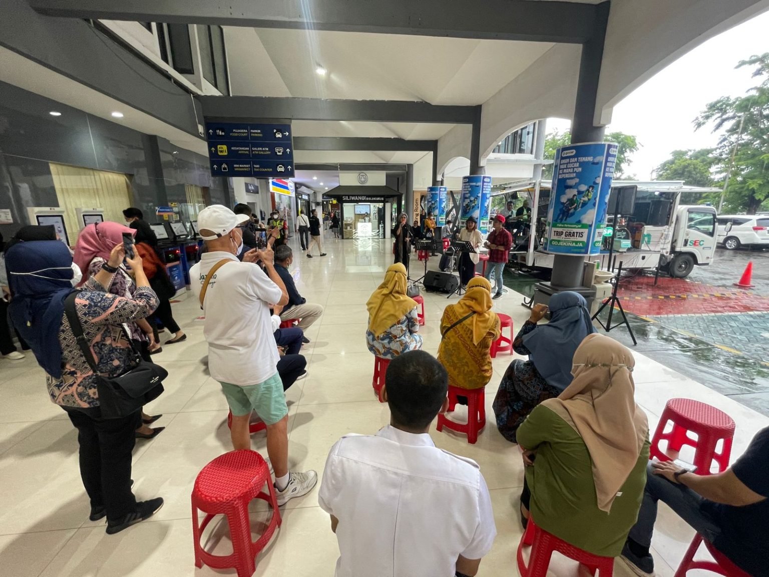 Surabaya Entertainer Club dan KAI Daop 8 Hadirkan Jazz On Station