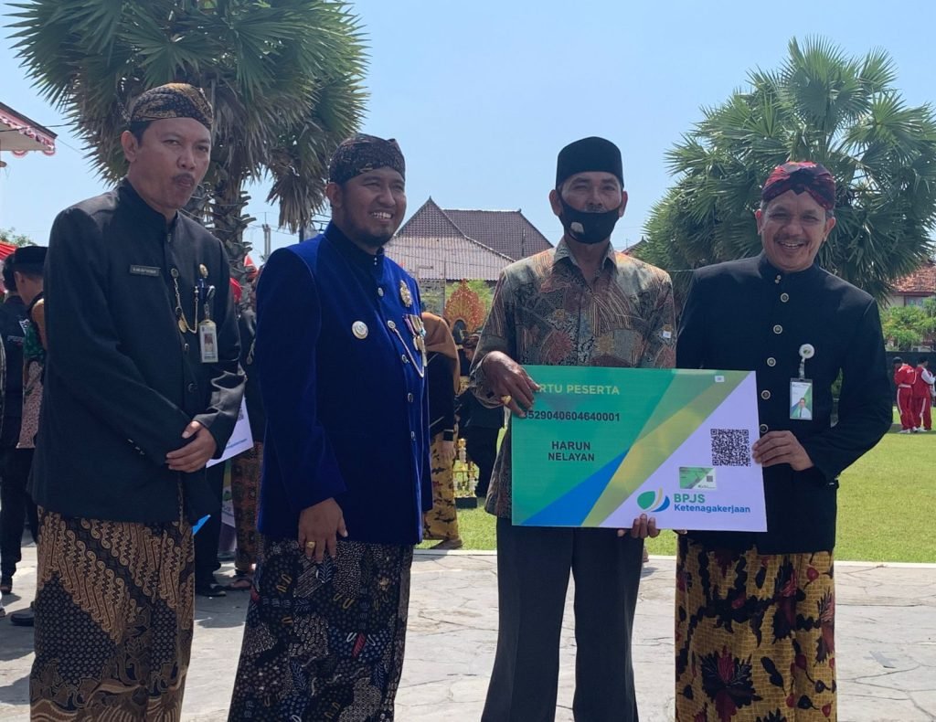 Melalui Program Bismillah Melayani, Bupati Sumenep Lindungi 1.984 Pekerja Rentan