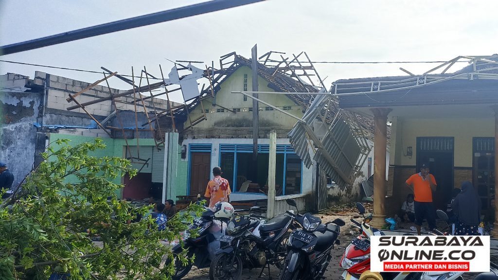 Angin Puting Beliung Porak Porandakan Sidoarjo
