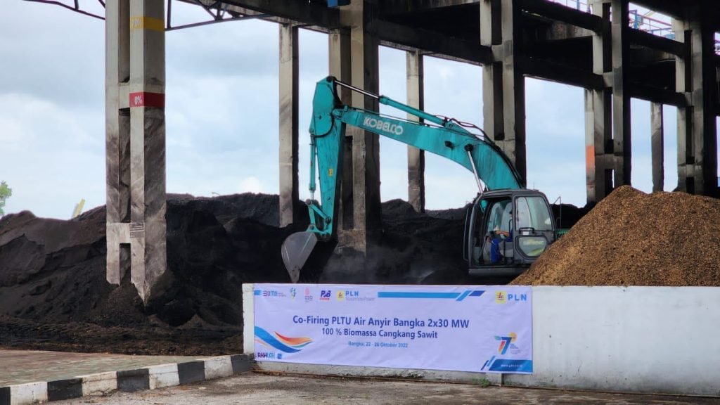 Dukung Dekarbonisasi, PLN-NP Jadikan PLTU Air Anyir – Bangka Berhasil Uji Full-firing Cangkang Sawit