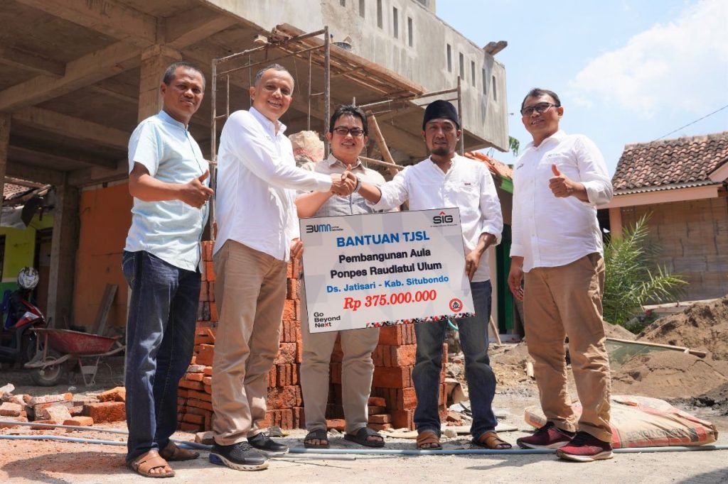 Hingga Oktober 2022, SIG Salurkan Bantuan Peningkatan Fasilitas Pendidikan Rp2,24 Miliar di Lima Provinsi