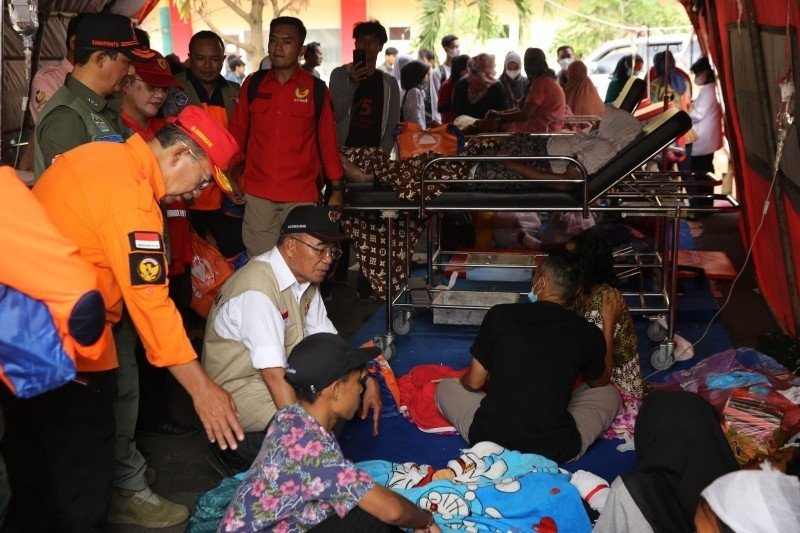 Banyak Korban Cianjur Patah Tulang, Menko PMK Telepon Menkes & MDMC Minta Dokter Ortopedi