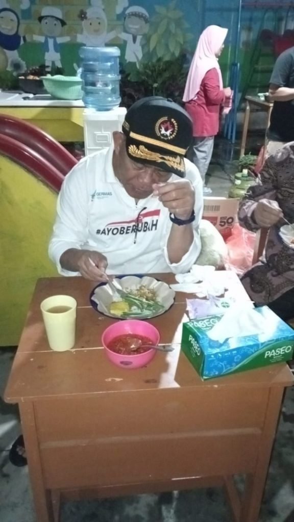 Pastikan Pengungsi Terlayani, Menko Muhadjir Blusukan di Tenda Pengusian