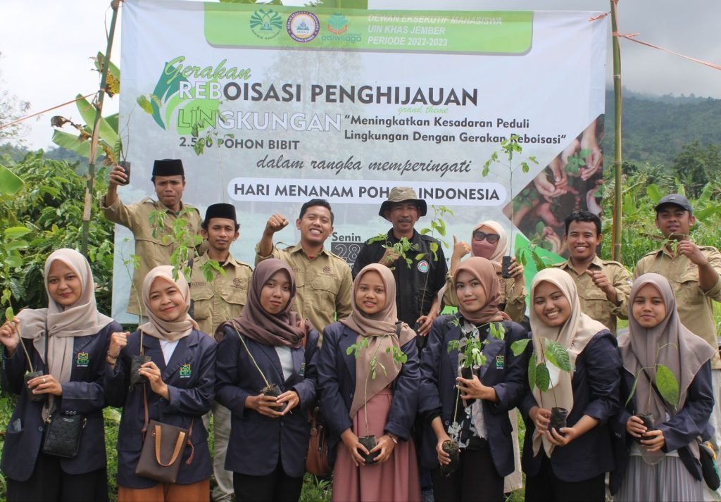 Gandeng Berbagai Pihak,Dema Uin Khas Jember Reboisasi Lingkungan Desa Suco