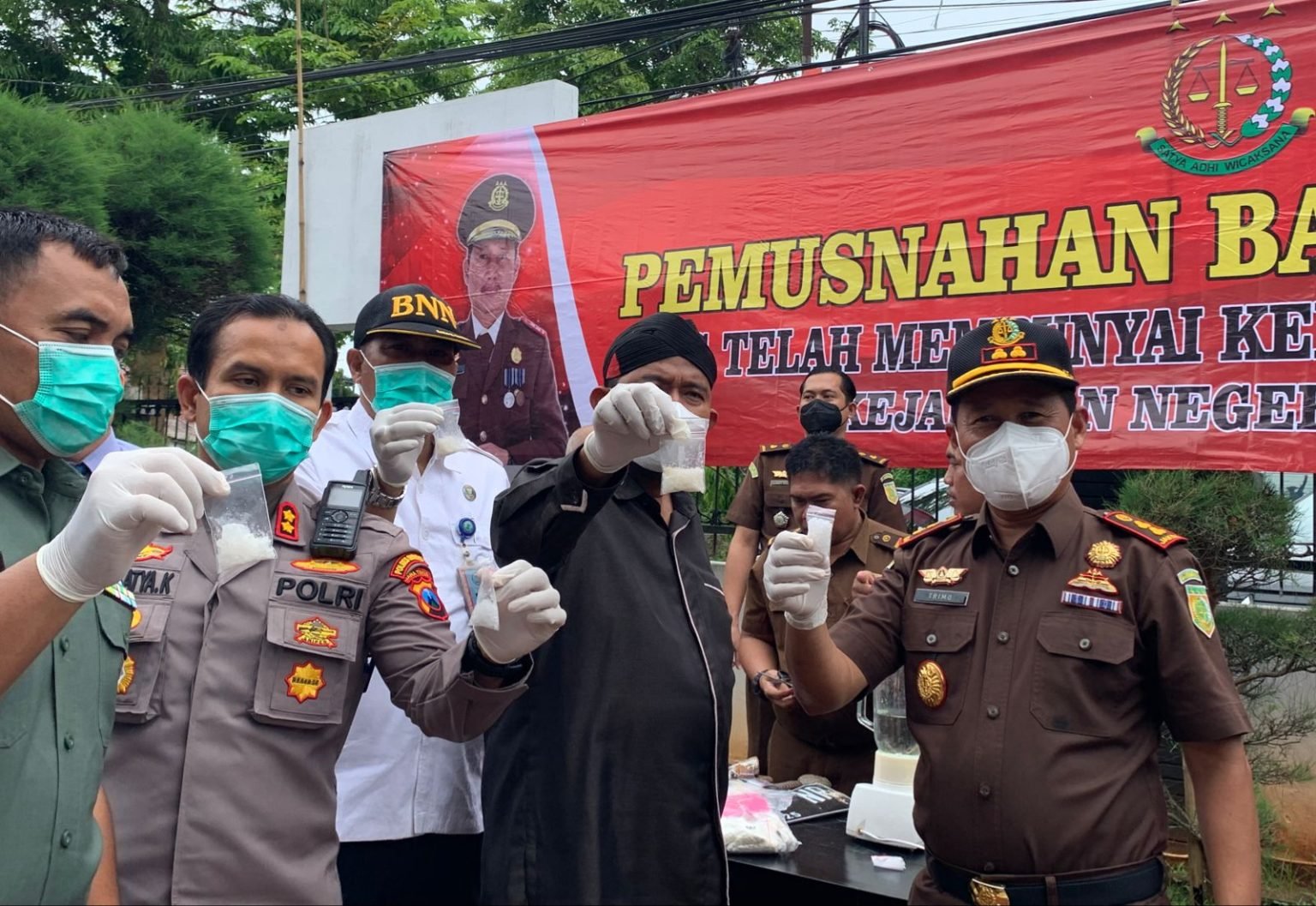 Kejari Sumenep Musnahkan BB Hasil Kejahatan, Dominasi Sabu 239,31 Gram & Beras Oplosan 16,35 Ton