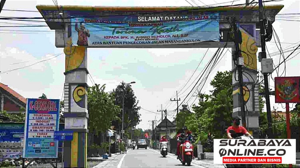 Betonisasi Jalan Desa Masif, Warga Sidoarjo Bentangkan Spanduk Terima Kasih ke Bupati