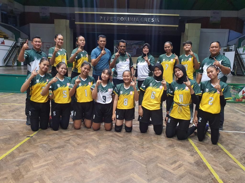 Kejurprov Bola Voli Junior Tim Putri Surabaya dan Tim Putra Sidoarjo Juara I