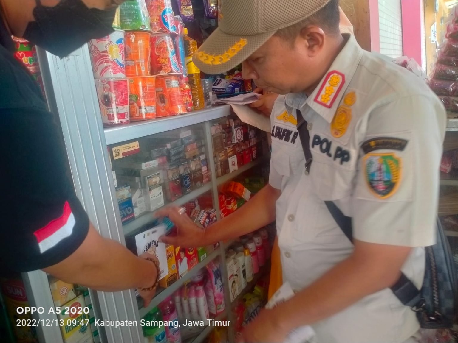 Satpol-PP Sampang Gencar Lakukan Operasi Sekaligus Sosialisasikan UU Cukai, Guna Tekan Peredaran Rokok illegal