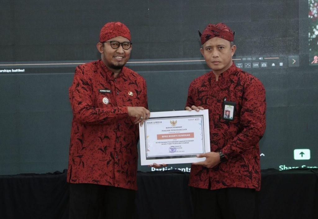 BPRS Bhakti Sumekar Diganjar Penghargaan Kategori Penyelesaian Laporan Keuangan Tepat Waktu