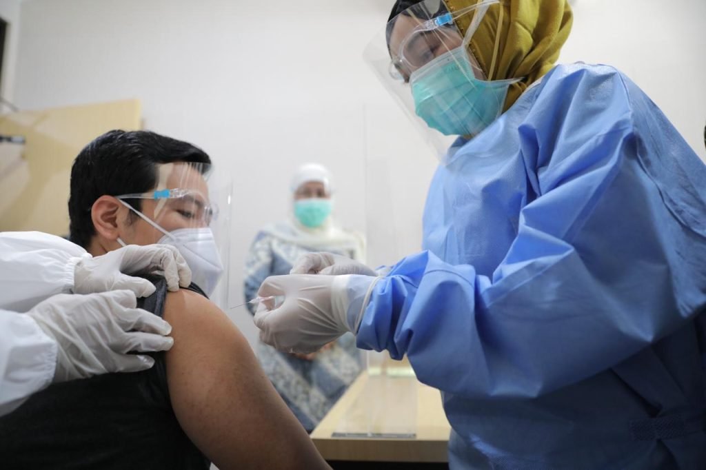 Masyarakat Jatim Bisa Mulai Terima Vaksinasi Booster Kedua Mulai Besok