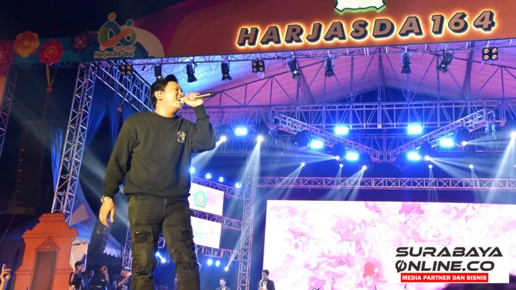 Pesta Rakyat Harjasda ke 164 Ribuan Warga Sidoarjo Dihibur Denny Caknan dan Charly, Bupati Gus Muhdlor Kenalkan Layanan Online Sipraja