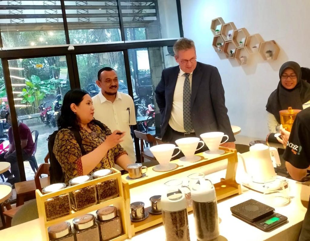 Kadin Jatim Ajak Dubes Uni Eropa Nikmati Kopi Malang
