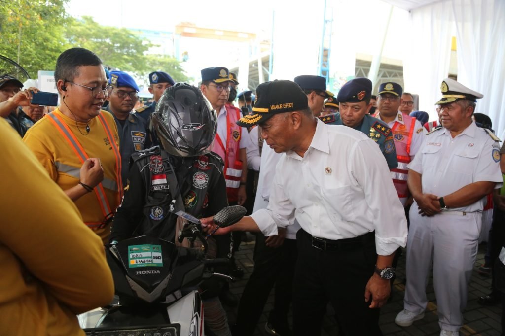 Menko Muhadjir Lepas Ribuan Peserta Mudik Gratis dengan Shalawat