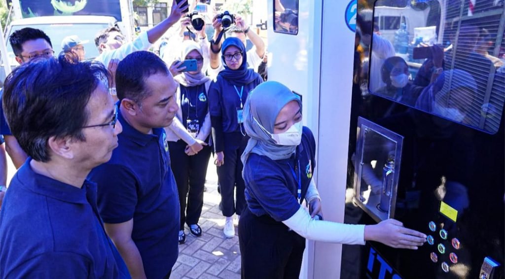 Sinergi PDAM Bersama Sektor Pendidikan, Pemkot Surabaya Resmikan AMDK HE20