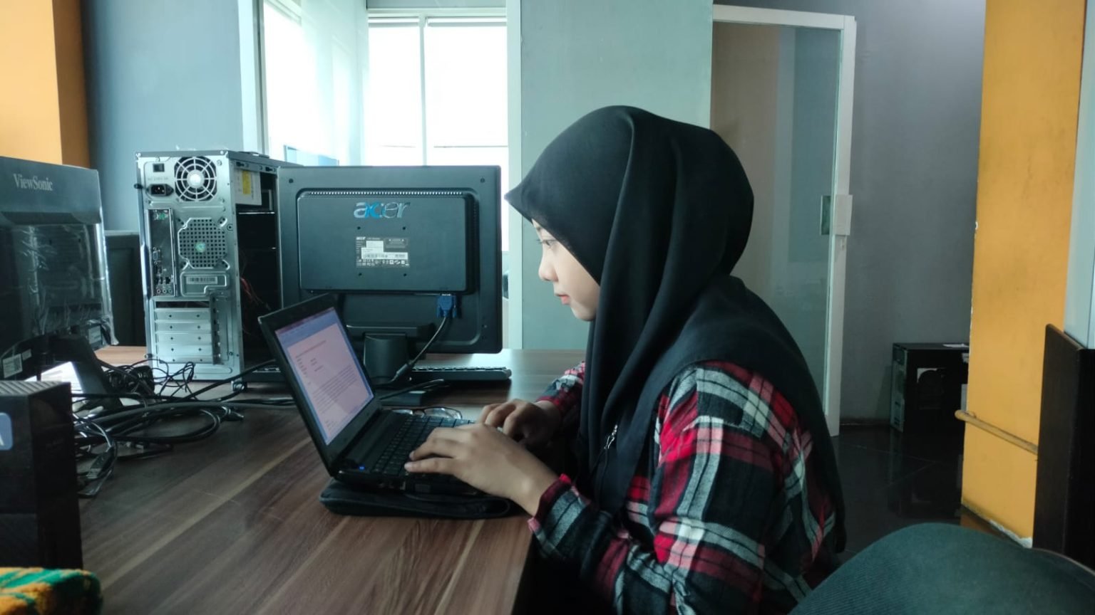 Ahli Pendidikan Unesa dan Rektor PENS Buka Suara Terhadap Kebijakan Mahasiswa Tidak Wajib Skripsi