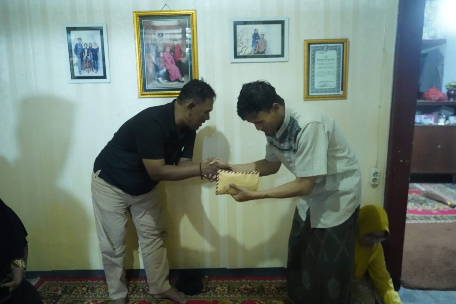 Pengprov Pertina Jatim Kunjungi Keluarga Almarhum Farhat Mika, Dukung Penghentian Cabor Tinju Porprov Jatim VIII/2023