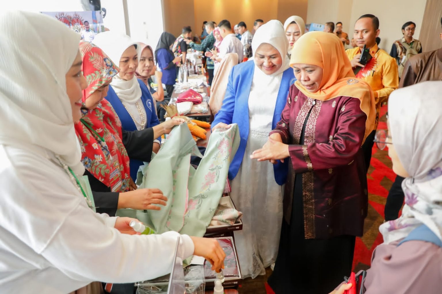 Gubernur Khofifah Prioritaskan Produk Dalam Negeri untuk Perkuat Industri Lokal