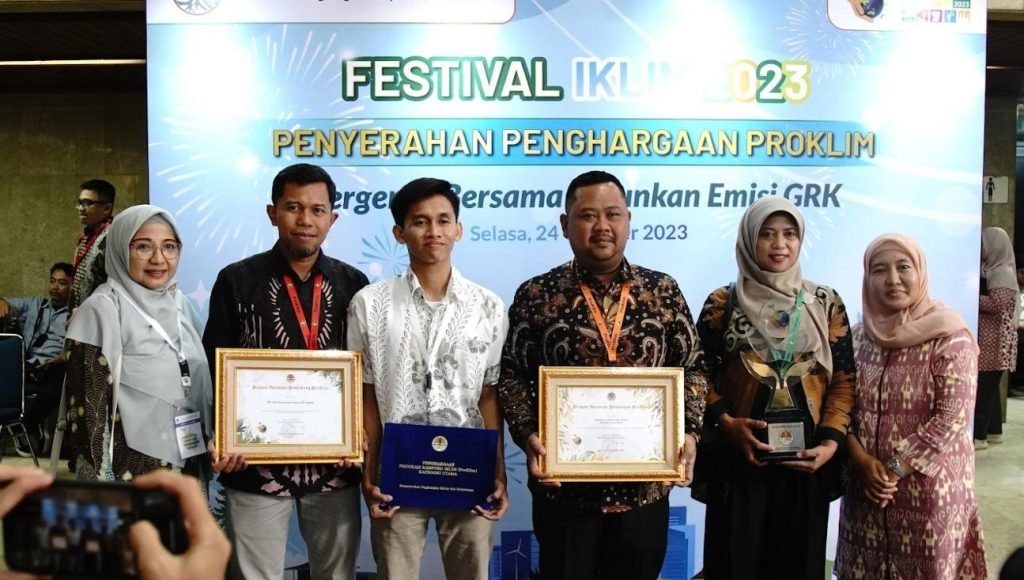 PLN NP UP Gresik Berdayakan Kampung Iklim