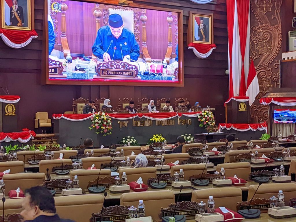 DPRD Umumkan UU Pemangkasan Masa Jabatan Gubernur dan Wakilnya