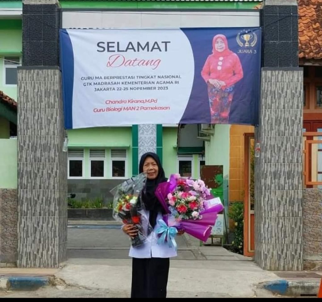 Chandra Kirana Sabet Juara Tiga Guru MA Tingkat Nasional