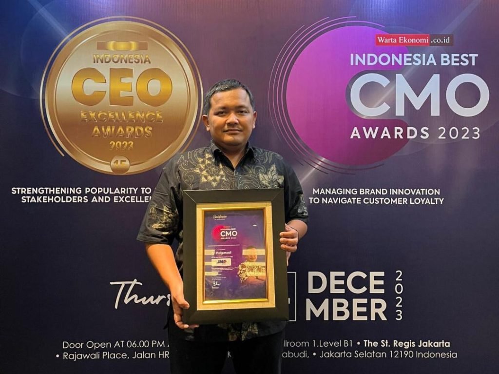 JNE Sabet Penghargaan Best Chief Marketing Officer Award 2023