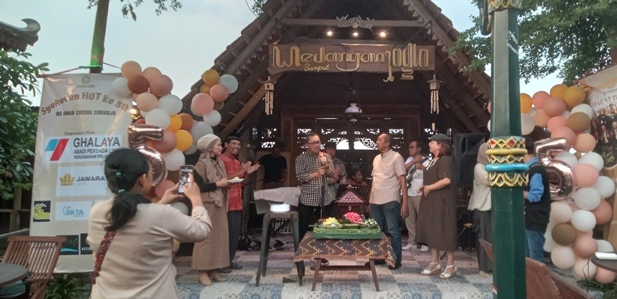 Tema Vintage dalam Syukuran ke-5 Ika Unair Sidoarjo