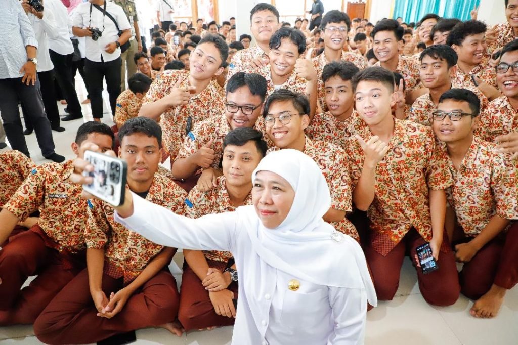 Khofifah Hadiri Doa dan Tahlil Korban Kecelakaan SMAN 1 Sidoarjo