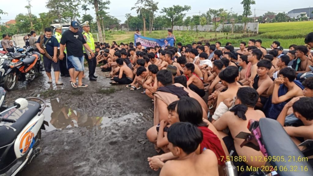 Satlantas Polresta Sidoarjo dan Dishub Lakukan Penertiban Balap Liar di Kawasan Arteri Porong