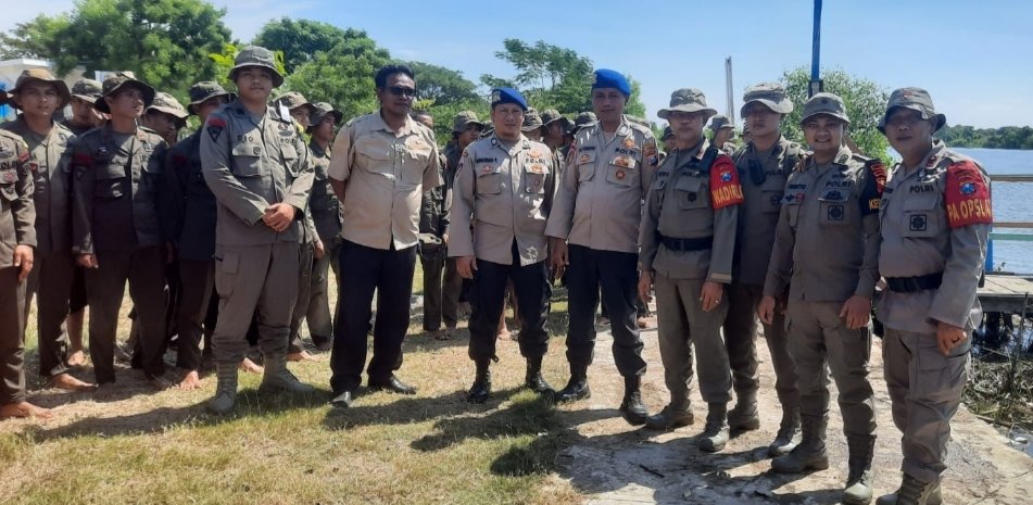 Tingkatkan Kemampuan, Satbrimob Polda Jatim Gelar Pelatihan SAR Perairan