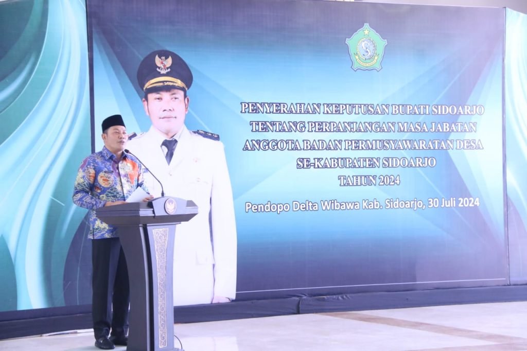 Plt Bupati Sidoarjo Serahkan SK Perpanjangan Masa Jabatan Kepada Seluruh Anggota BPD