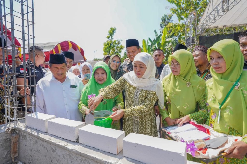 Khofifah Berharap Masjid Bisa Pancarkan Sinar Kedamaian