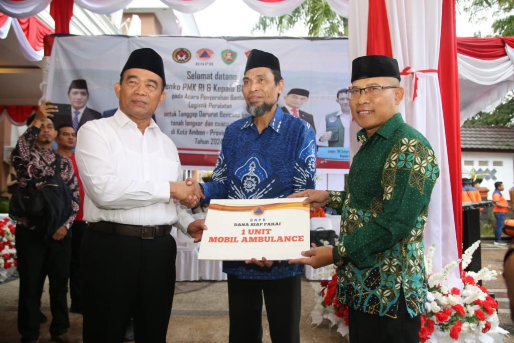 Menko PMK Serahkan Bantuan Logistik dan Peralatan Tanggap Bencana Bagi Kota Ambon