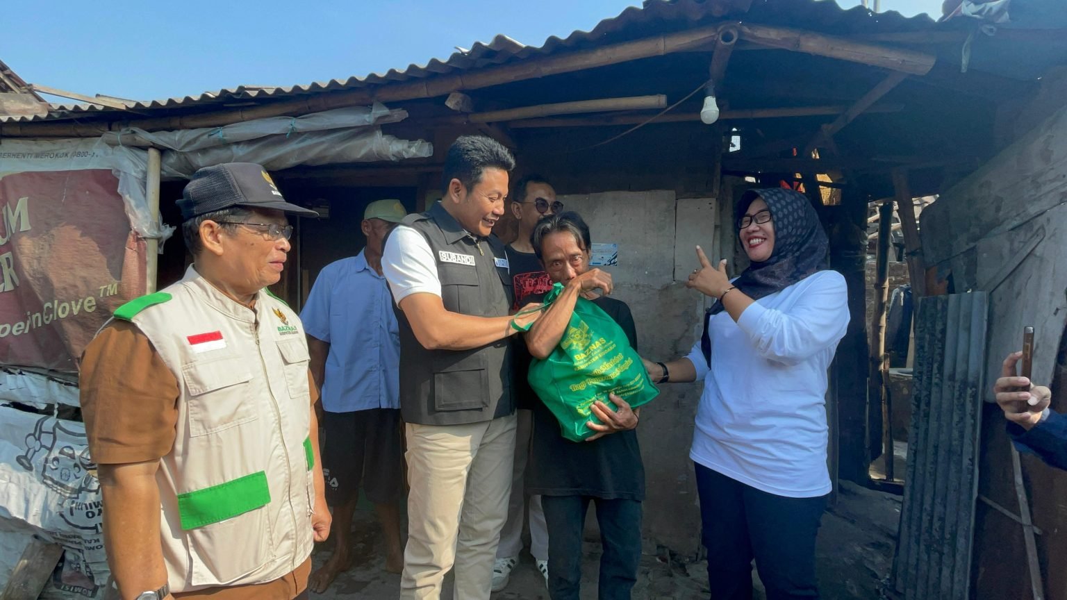 Pemkab Sidoarjo Bersama Basnaz Lakukan Bedah Rumah di Desa Terungwetan