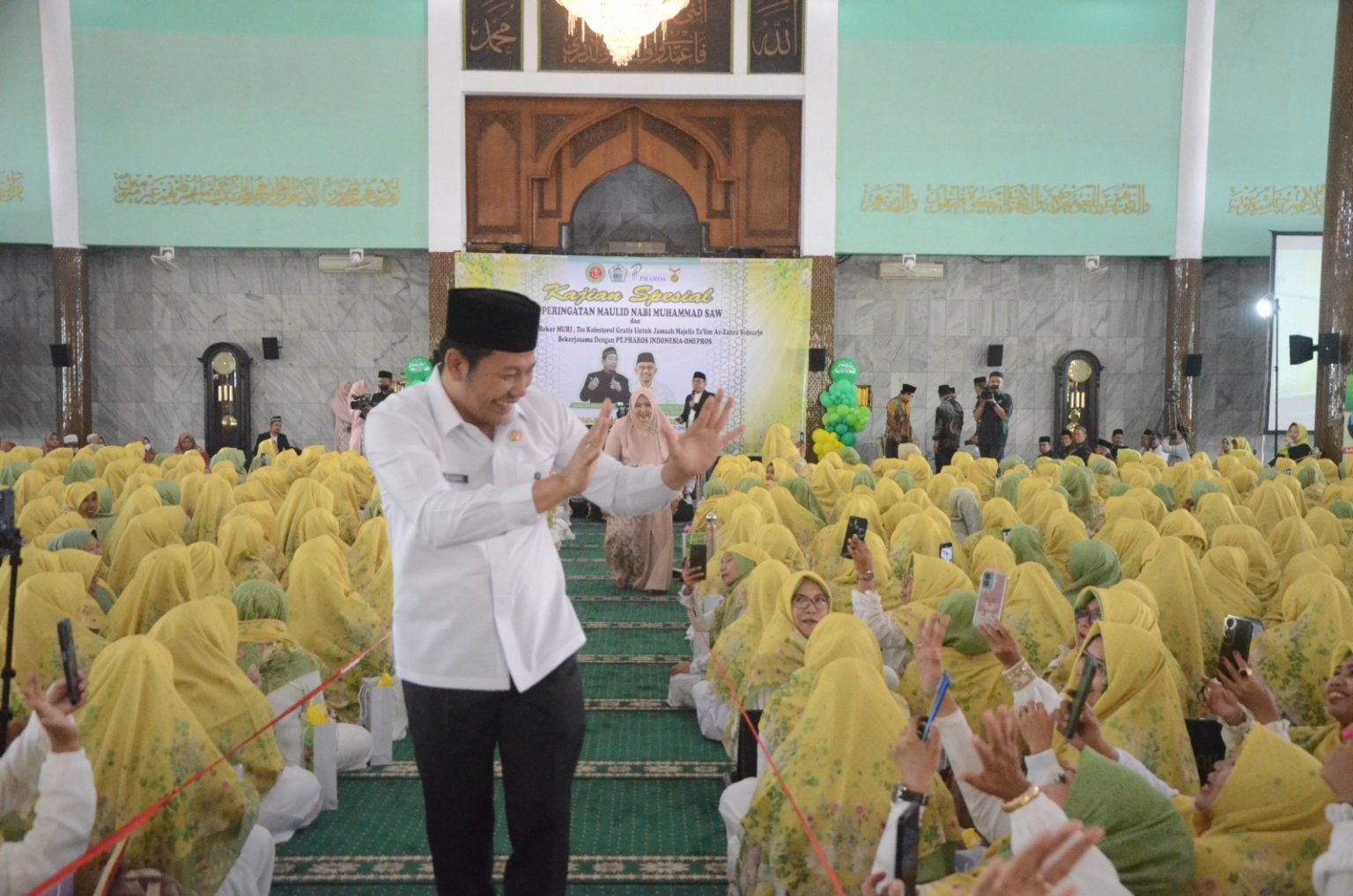 Ribuan Jamaah Majelis Ta’lim Bunda Muslimah Az-Zahra Sidoarjo Terima Pemeriksaan Kesehatan Gratis