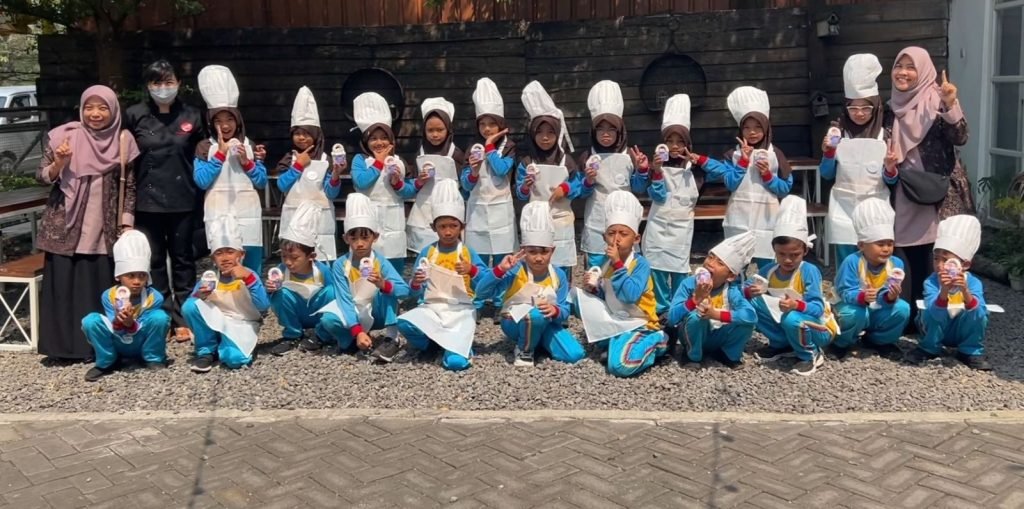 SD Al Muslim Surabaya Adakan Outing Class ke Sult Cafe