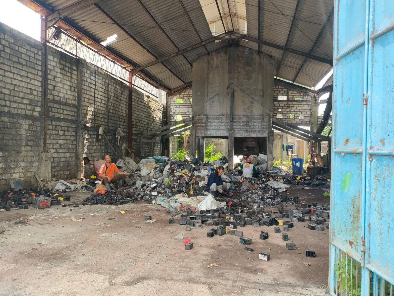 Marak Lagi Peleburan Aki Ilegal di Lamogan